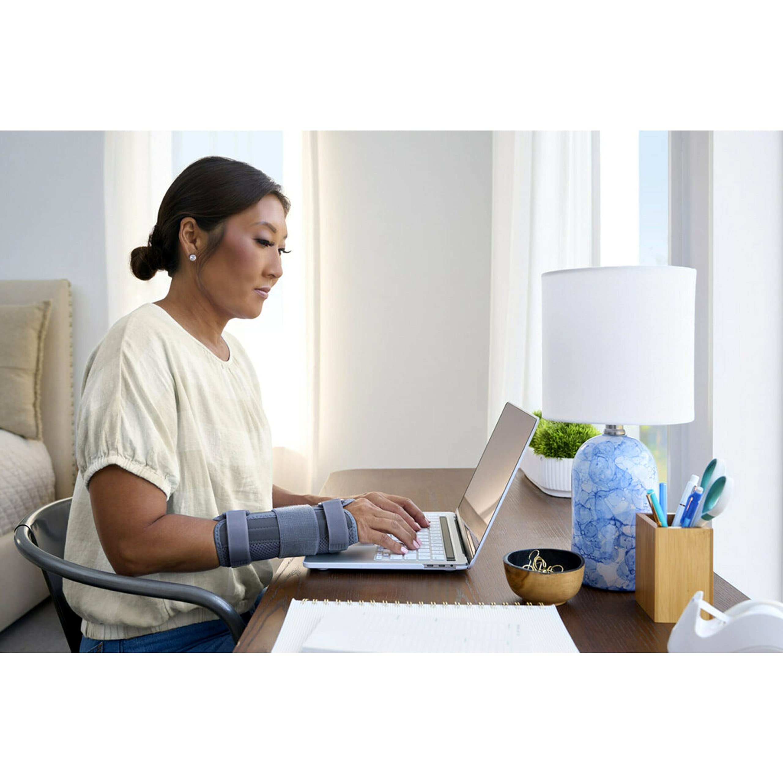 Futuro Deluxe Wrist Stabilizer